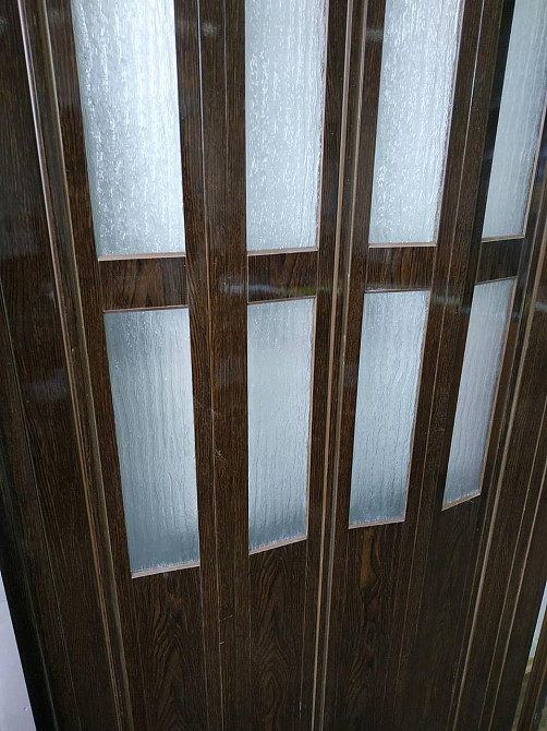 Двері гармошка напівостековані 860х2030х10мм Дуб Темний No4 глянець Дніпро - фото 3