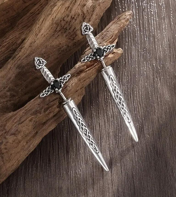 Серьги в виде кинжалов, готический стиль. Киев - изображение 3