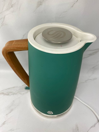 Б/в Электрический чайник Swan SK14610GREN Nordic 2200 вт, Быстрое Вскипание, интерьерный Сосна зеленая Киев