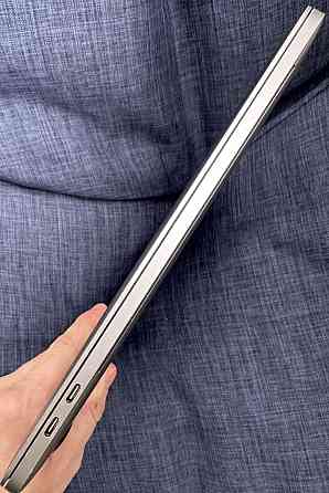 Ноутбук: MacBook Pro 15 (2018) i7-2.2 , 16/256Gb. Киев