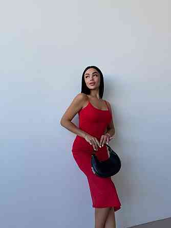 Женское романтическое праздничное миди-платье из плотного микродайвинга Красный Одесса