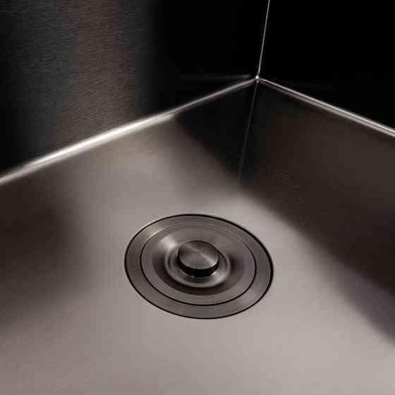 Кухонна мийка VALESO Handmade PVD 70*50 чорна (сифон круглий, 3,0/0,8) Коломыя