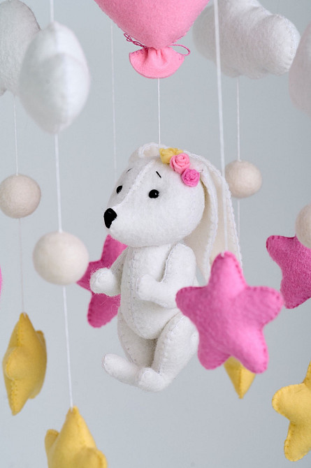 Дитячий мобіль на ліжечко для немовлят WooolyWool «Зайка на повітряній кульці» Київ - фото 2