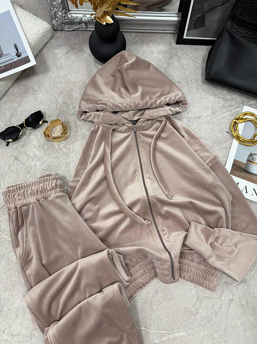 Женский повседневный велюровый костюм двойка: кофта и штаны Бежевый, 50/52 Одесса - изображение 8