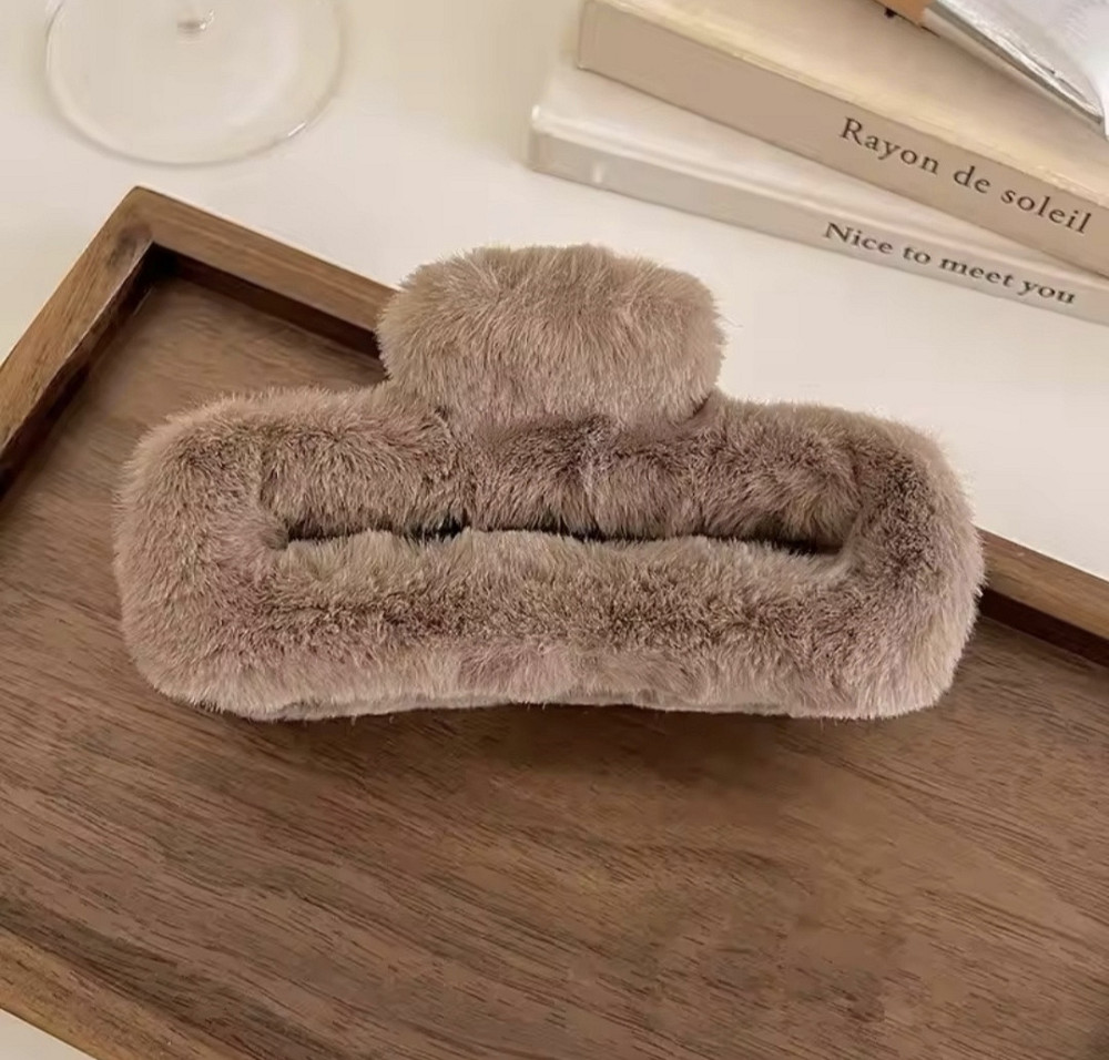 Шпилька крабік із хутра Капучіно Сміла - фото 1