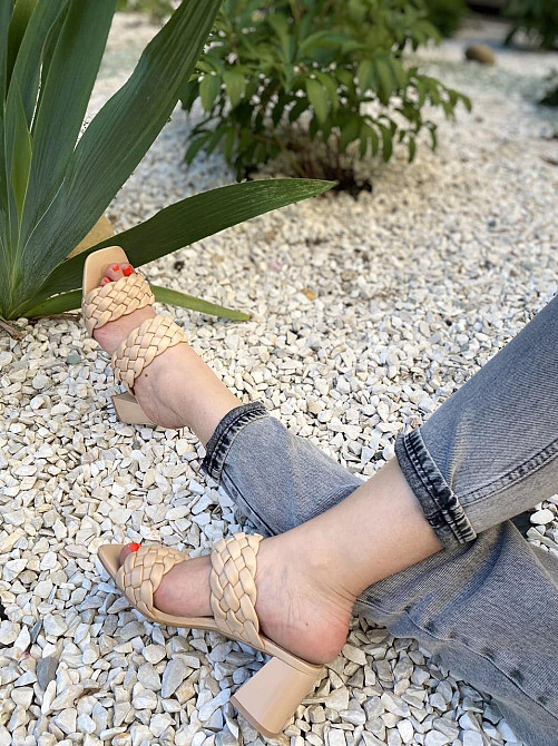 Stilli Шльопанці жіночі зі штучної шкіри на підборах бежеві STILLI L117-2 р. 36, 38, 39 / Літні Коломыя - изображение 5