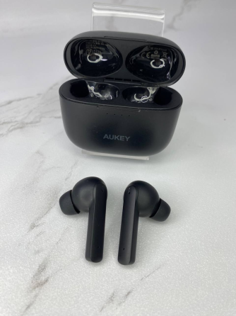 Б/В Бездротові навушники AUKEY EP-N5 TWS: активне шумозаглушення, якісний звук та ергономічний дизайн у стильному корпусі Київ