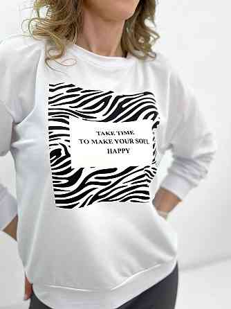 Женский свитшот с анималистичным принтом 