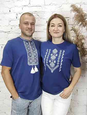 Чоловіча вишиванка в синьому кольорі з білою вишивкою Київ