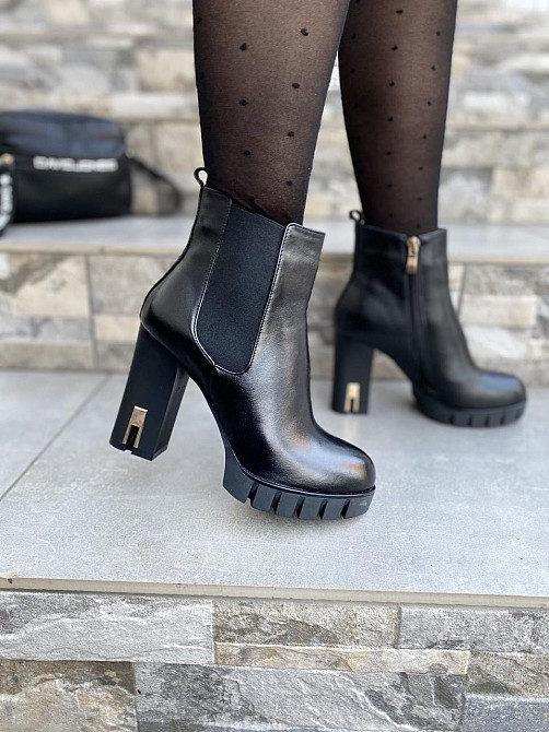 Жіночі черевики VELONY чорні натуральна шкіра каблук 9см висота 11см (71A-4-2) Коломия - фото 7