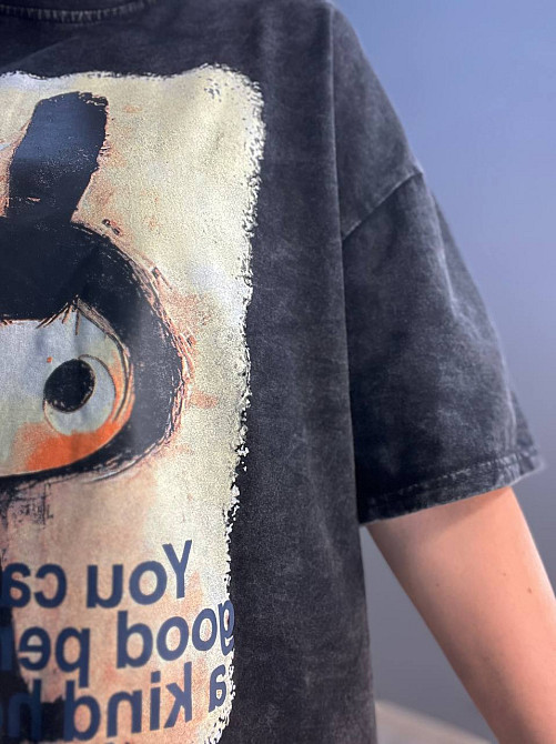 Футболка жіноча Y-Q 4006 варена оверсайз малюнок кролик напис на спині one size чорна, чорний, one s Одеса - фото 4