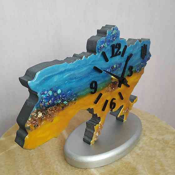 Часы настольные из эпоксидной смолы ручной работы 
