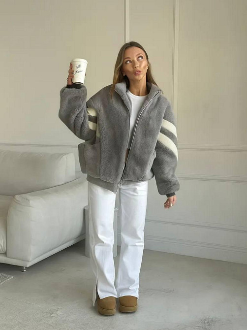 Жіноча тепла оверсайз куртка-бомбер букле на підкладці Графіт Одеса - фото 3