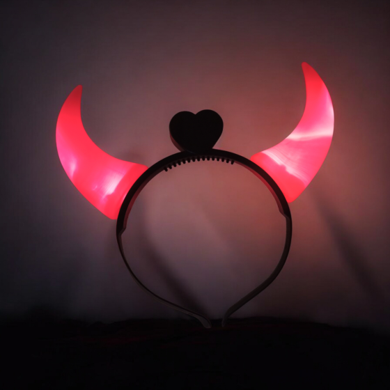 Обруч для волосся Ріжки з підсвіткою 12 на 20 см червоний Київ