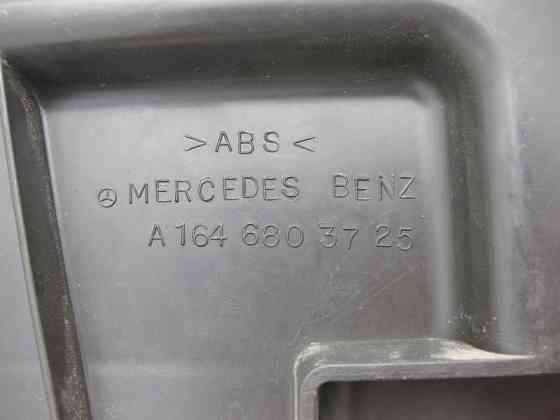 Mercedes-Benz  A1646803725 Верхня частина кабельного каналу на передній лівій колісній арці ML W164 GL X164 Одеса