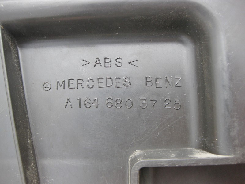 Mercedes-Benz  A1646803725 Верхня частина кабельного каналу на передній лівій колісній арці ML W164 GL X164 Одеса - фото 4