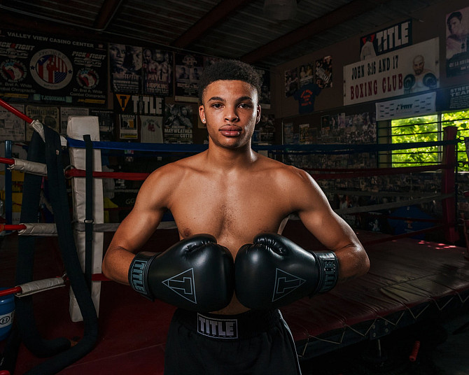 Боксерські рукавиці TITLE Boxing Vegan Gloves Black 8 oz (капа в комплекті) Каменское - изображение 9