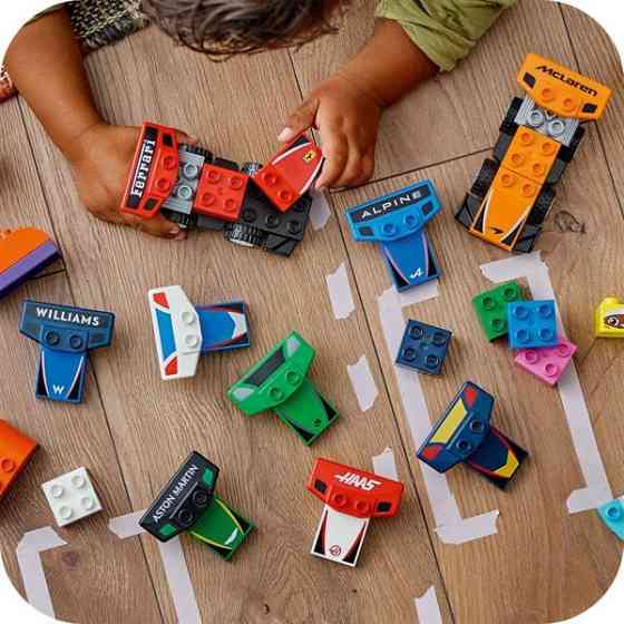 Конструктор LEGO DUPLO Town Автомобілі для перегонів і пілоти команд Формули-1, 70 деталей (10445) Харків