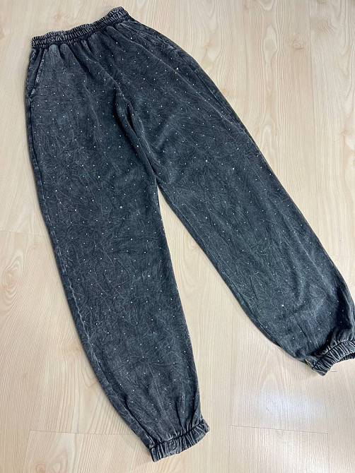 Костюм жіночий Coast Moda 4256 варений в техниці тай-дай джоггери з футболкою розсип камінців графіт, графіт, S Київ - фото 14