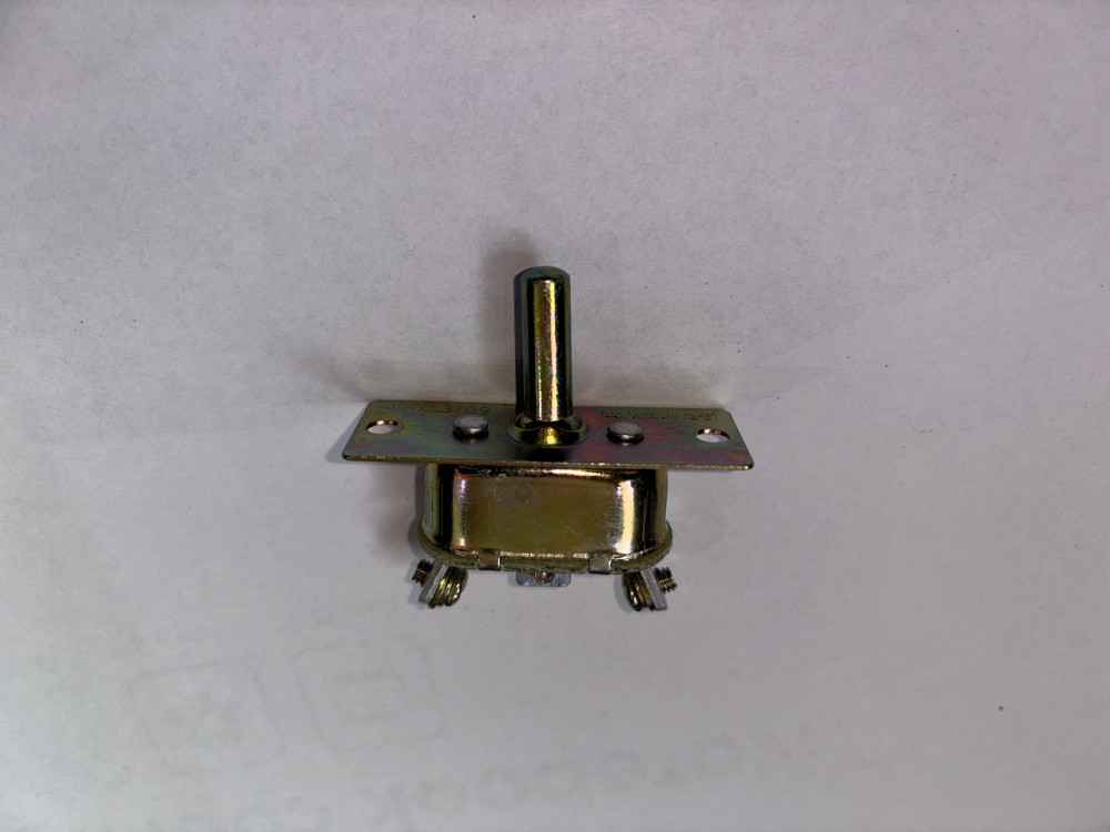 Переключатель (тумблер) 3-х позиционный 5102.3709. СССР. Харьков - изображение 1