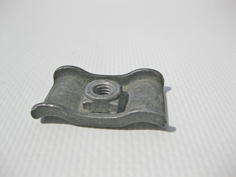 Mercedes-Benz  A0009952632 Хомут кріплення масляних трубок з привареною гайкою M6 Одесса - изображение 8