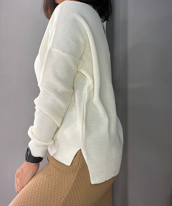 Свитер женский MIX RAY 6183 тонкий вафельный разрез по бокам оверсайз свободный крой, белый, one size Киев - изображение 6