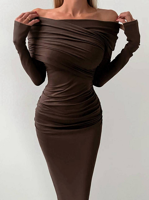 Женское силуэтное платье трансформер с открытыми плечами трикотаж Шоколад Одесса - изображение 5