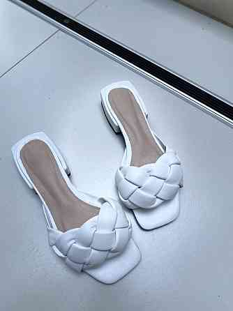 ARLEN Зручні жіночі шльопанці з натуральної шкіри білі на низькому ходу літні ARLEN Ш-Коса р. 3 Коломыя