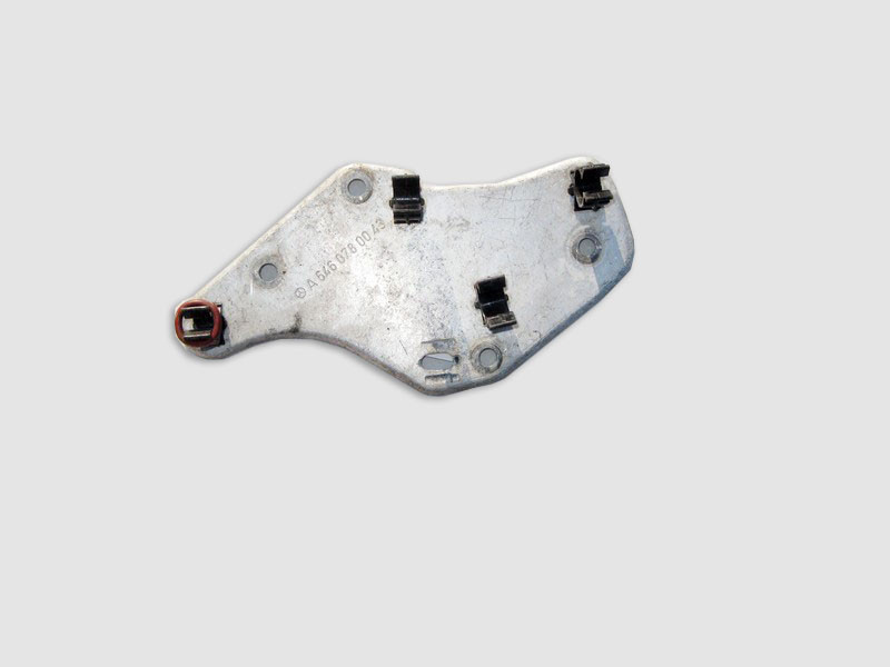 Mercedes-Benz  A6460780043 Кріпильна пластина паливних трубок на головці двигуна OM646 R4 2.2 cdi E-Class W211 C-Class W204 Одесса - изображение 1