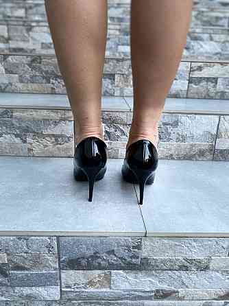 Comer Туфлі жіночі COMER чорні еко-лак каблук 8.5 см 37р. ( ) Коломыя