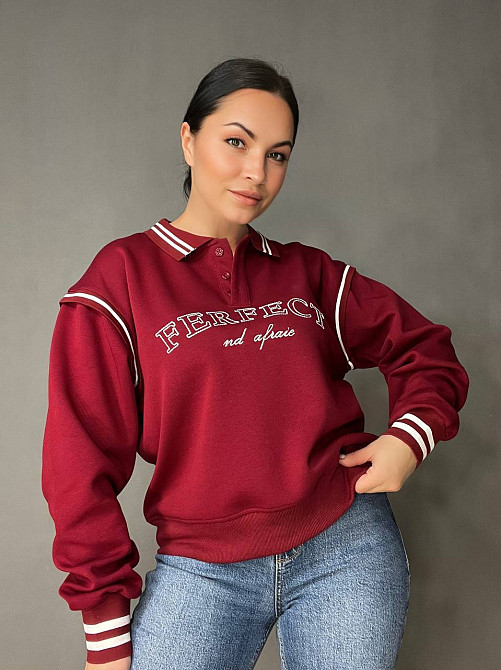 Світшот жіночий A-N 25067 поло з комірцем гудзики оверсайз з аписом вишивкою PERFECT one size, бордо Одеса - фото 6