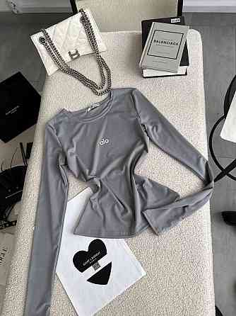 Стильний жіночий базовий лонгслів із написом і вирізом під пальчик мікродайвінг Сірий Одеса