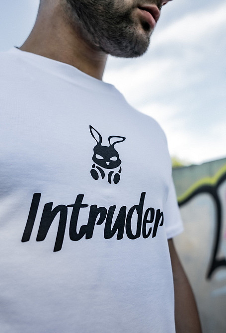 Чоловіча футболка Intruder Bunny бавовна c лого та написом класична однотонна Туреччина біла Одеса - фото 5