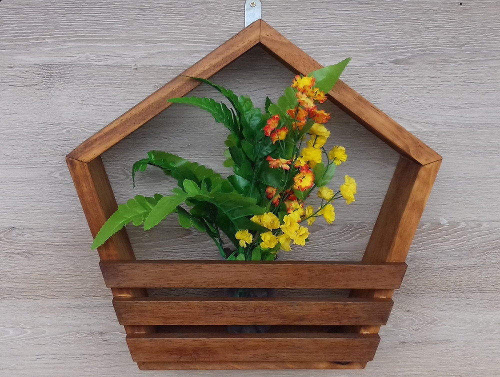 Полка настенная для цветов 