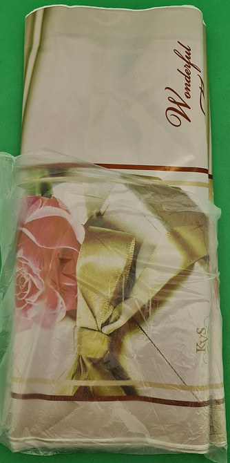 Пакет средний, плотный, ламинированный с петлевой ручкой