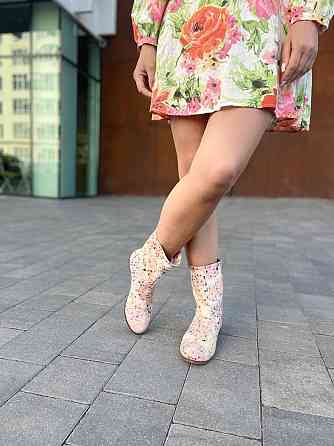 Nivelle Жіночі черевики NIVELLE пудрові натуральна шкіра висота 21см обхват 32-34см (3997) 36р. Коломия