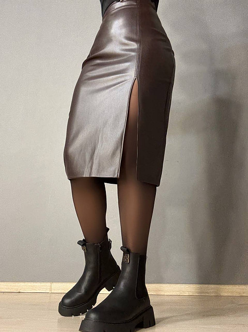 Спідниця жіноча Gritana 125 з екошкіри з розрізом міді пряма коричнева, коричневий, M Київ - фото 3