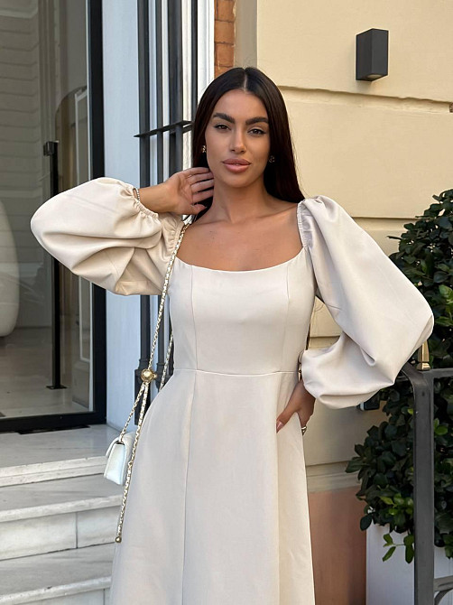 Женское праздничное сдержанное макси платье с разрезом костюмка Бежевый, 50/52 Одесса - изображение 3