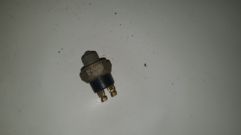 Выключатель света заднего хода ВК-403. ГАЗ-24, ЗИЛ, МАЗ, ВАЗ, КАМАЗ, УАЗ, МТЗ. Харьков - изображение 1