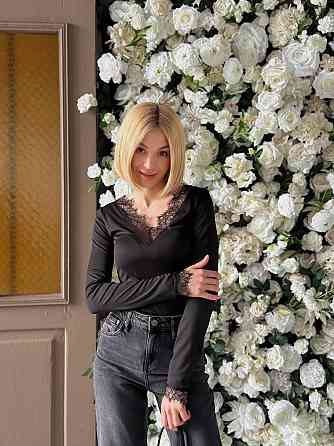 Лонгслив женский с кружевной отделкой 