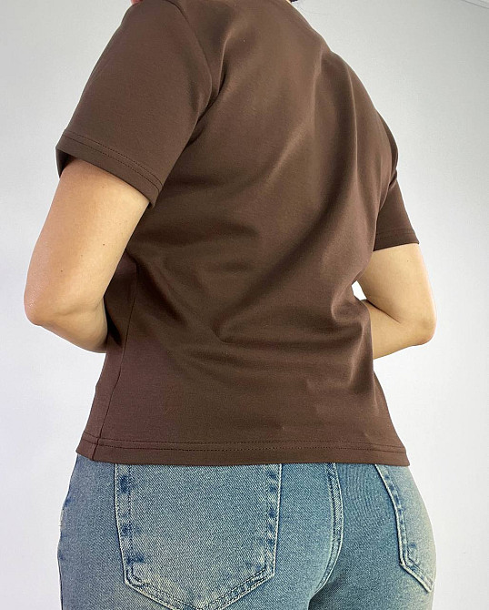 Футболка жіноча A-N 25197 вишивка літера F однотонна базова середня довжина one size, коричневий, one size Київ - фото 5