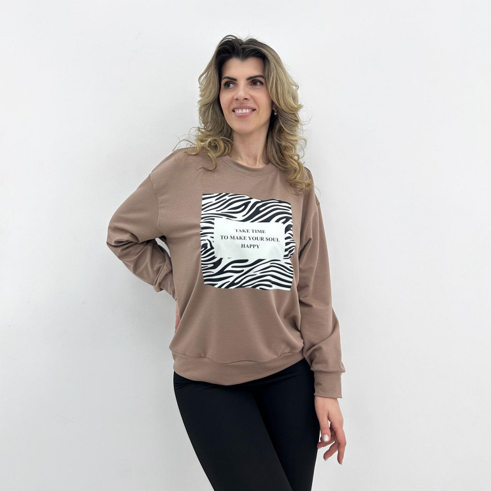 Женский свитшот с анималистичным принтом 