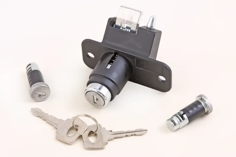 Замок багажника 2108 з циліндрами чорний ASR Вінниця - фото 1