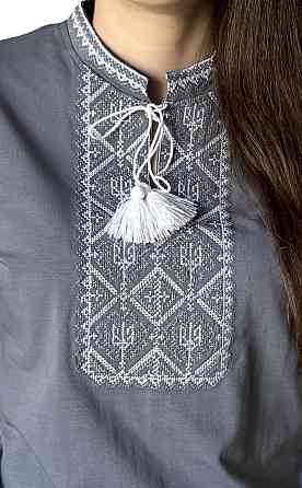 Женская вышитая футболка серая с бело-серым орнаментом Киев