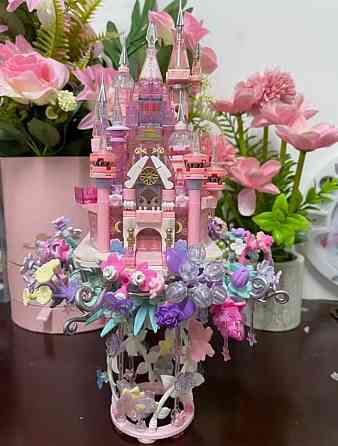 Конструктор Замок на квітах 822 блоків Лего Подарунковий у Коробці. Харків