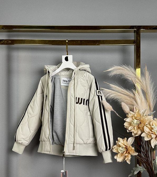 Демисезонная куртка бомбер для девочек с лампасами 116 Николаев - изображение 2