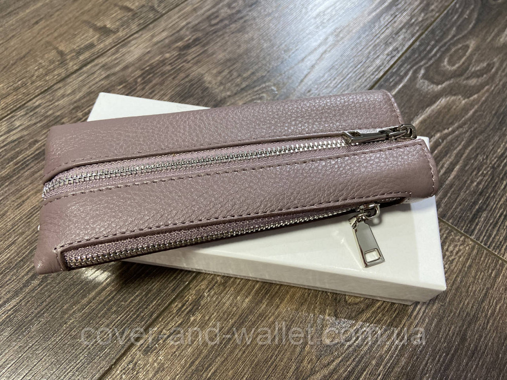 Пудровая кожаная женская ключница на молнии с карабинами Helen Verde 017 Киев - изображение 1