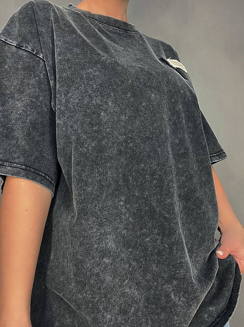 Футболка жіноча A-N 25012 подовжена оверсайз з нашивками патчами попереду one size, чорний, one size Київ - фото 12