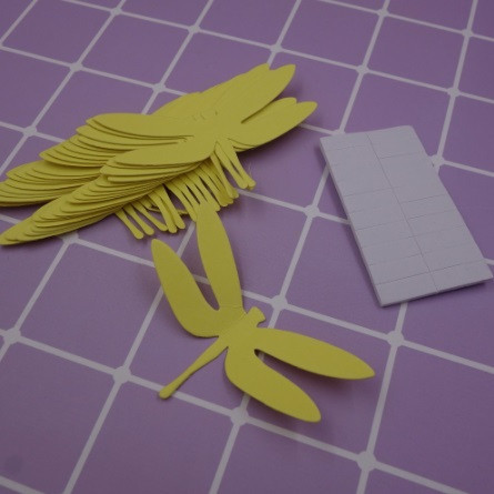 Гарний декор на стіну бабки жовті - у наборі 20 штук розміром 7*3,5 см, картон, є 2-х сторонній скотч Київ - фото 1