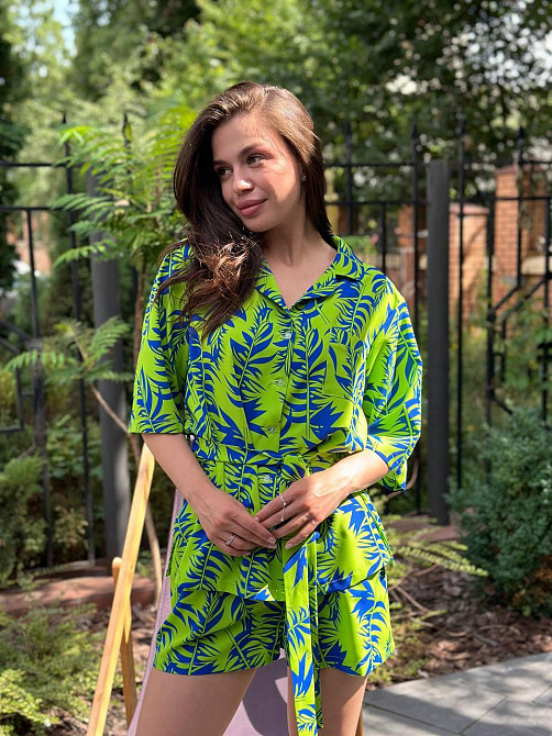 Жіночий літній костюм з штапель-шовку в яскравому принті Зелений XS-S Харків - фото 1
